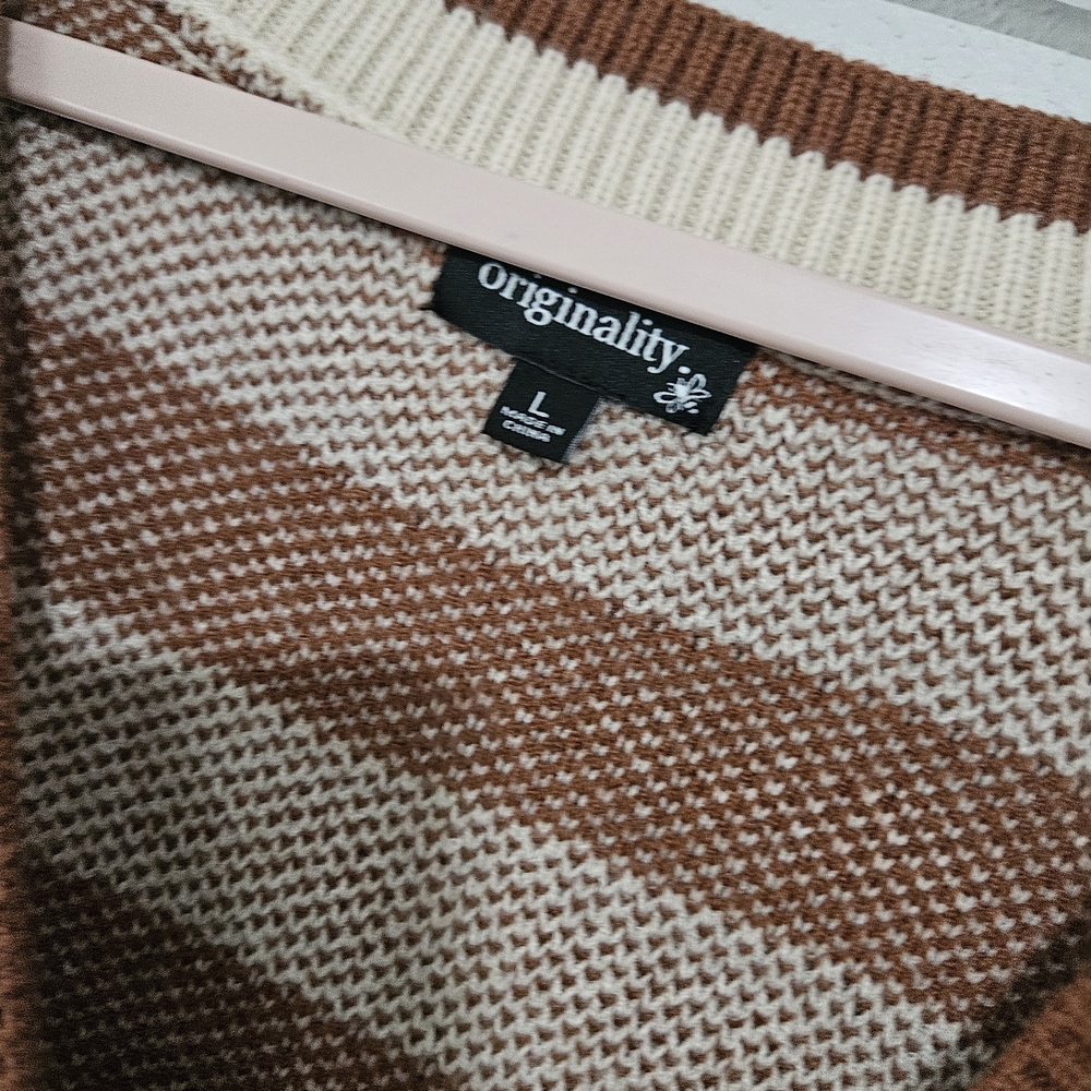 Originality Women's Cropped Cardigan - Picture 5 of 7